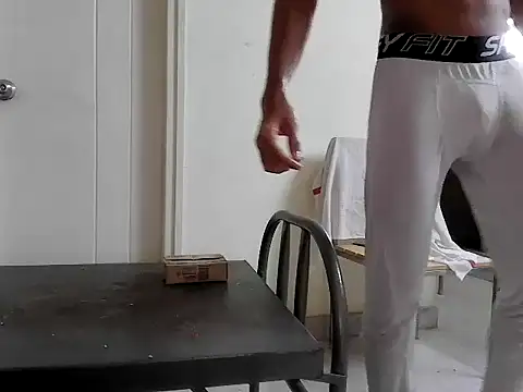 Snapshot of fitbuddy1 chatting on 18, 11, 2025 fitbuddy1 online show from 18, 11, 2025