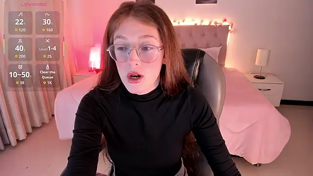 Snapshot of Emily_Warren_ chatting on 14, 11, 2025 Emily Warren online show from 14, 11, 2025