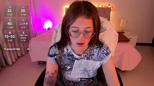 Snapshot of Emily_Warren_ chatting on 11, 11, 2025 Emily Warren online show from 11, 11, 2025