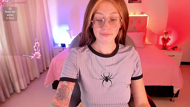 Emily Warren  online show from 16, 12, 2025