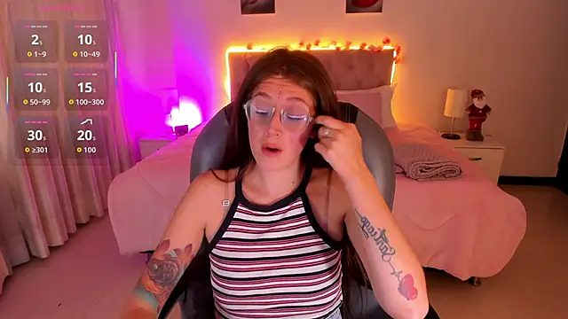 Snapshot of Emily_Warren_ chatting on 19, 11, 2025 Emily Warren online show from 19, 11, 2025