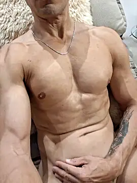 juniortche1313 online show from 14, 4, 2026