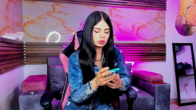 Snapshot of Cloe_roouse chatting on 1, 5, 2026 Cloe roouse online show from 1, 5, 2026