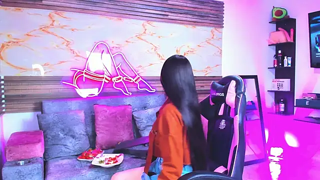 Cloe roouse online show from 19, 4, 2026