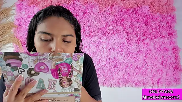 Melodymoore  online show from 19, 11, 2025