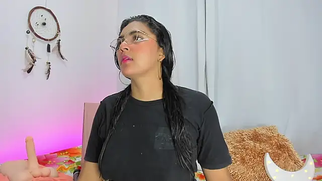 Melodymoore  online show from 21, 4, 2026