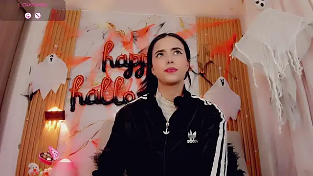 ValeriCardenas online show from 24, 10, 2025