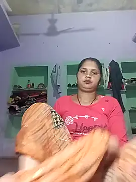 Snapshot of Divya_Chandok chatting on 2, 3, 2025 Divya Chandok online show from 2, 3, 2025
