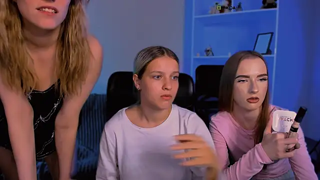 Snapshot of doll_vey chatting on 23, 11, 2025 doll vey online show from 23, 11, 2025