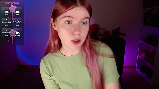 Strawberry juli online show from 23, 11, 2025