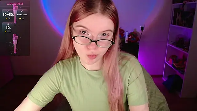 Strawberry juli online show from 16, 12, 2025