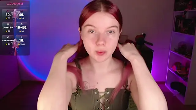 Strawberry juli online show from 13, 11, 2025