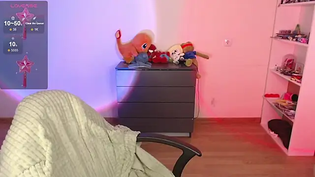 Strawberry juli online show from 8, 4, 2026