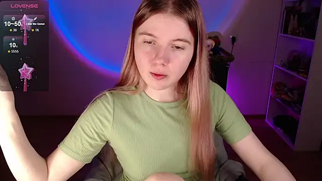 Strawberry juli online show from 16, 2, 2026