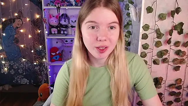 Strawberry juli online show from 27, 2, 2025