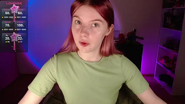 Strawberry juli online show from 22, 11, 2025