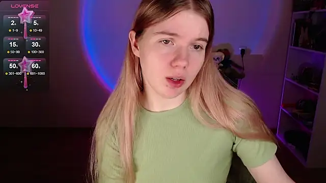 Strawberry juli online show from 19, 3, 2026