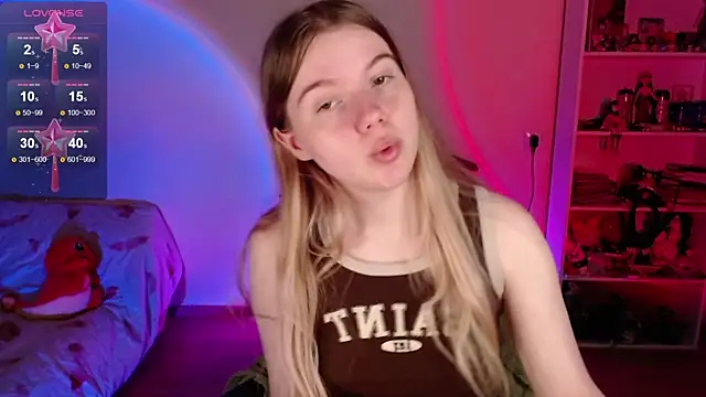 Strawberry juli online show from 22, 5, 2026