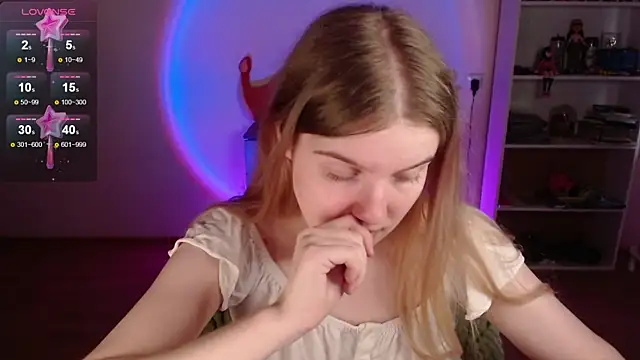 Strawberry juli online show from 7, 5, 2026