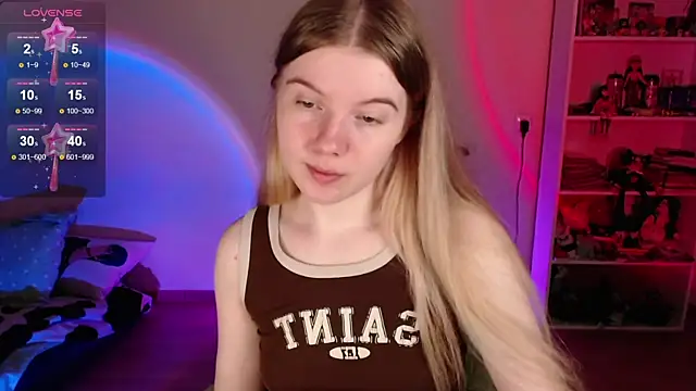 Strawberry juli online show from 23, 5, 2026