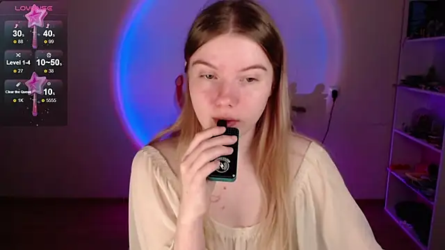 Strawberry juli online show from 4, 5, 2026