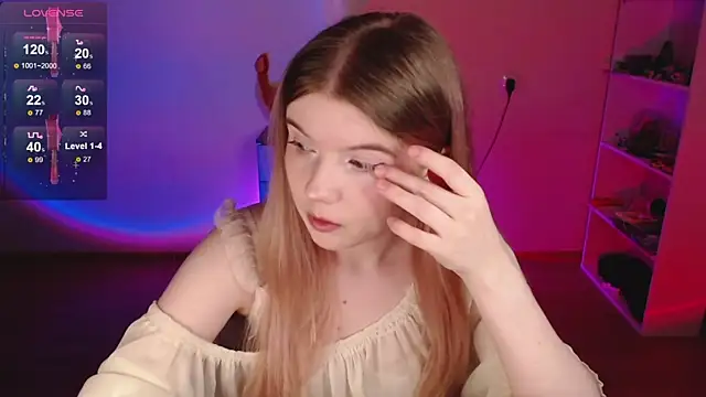 Strawberry juli online show from 7, 4, 2026