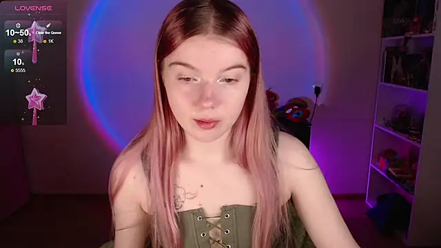 Strawberry juli online show from 17, 12, 2025