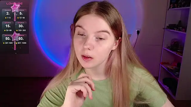 Strawberry juli online show from 9, 4, 2026