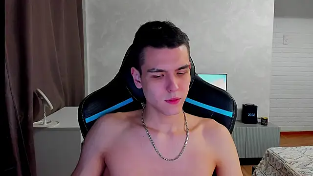 TravisRevas online show from 4, 3, 2025