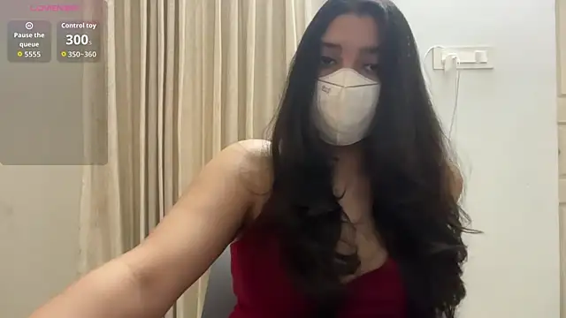 Snapshot of oviyakalra chatting on 4, 11, 2025 oviyakalra online show from 4, 11, 2025