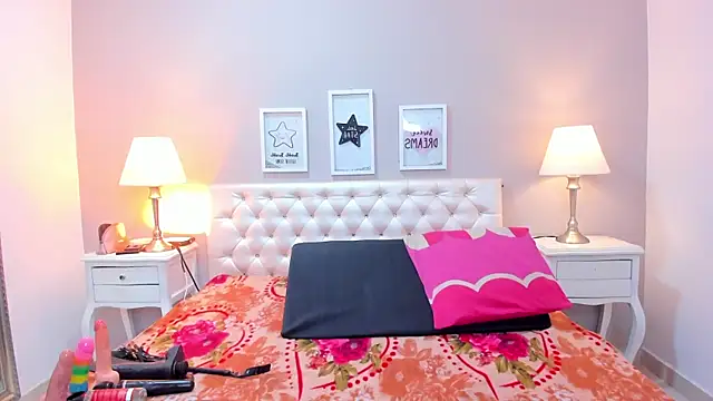 Snapshot of megan_loviitz chatting on 8, 11, 2025 megan loviitz online show from 8, 11, 2025