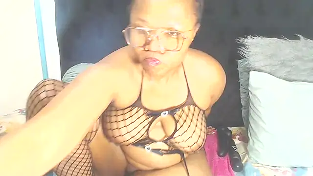 BootyClitQueen online show from 13, 5, 2026