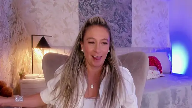 Liannaa  online show from 20, 12, 2025