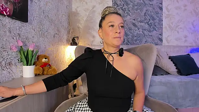 Liannaa  online show from 2, 2, 2026