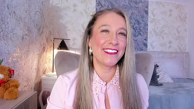 Liannaa  online show from 7, 11, 2025