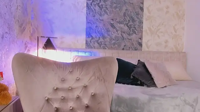 Liannaa  online show from 30, 10, 2025