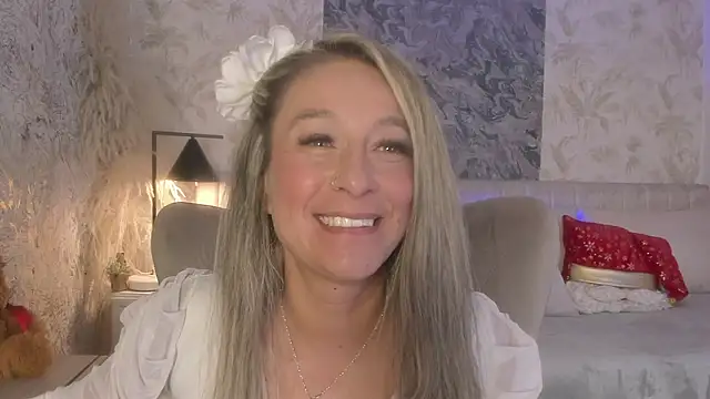 Liannaa  online show from 17, 12, 2025