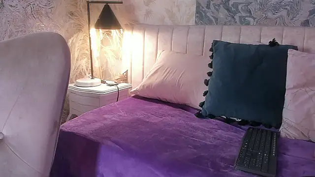 Arianaa collins online show from 4, 11, 2025