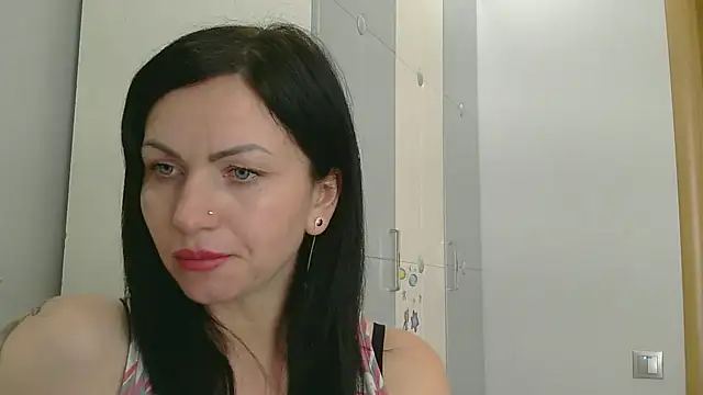 MystaLuuna online show from 10, 3, 2025