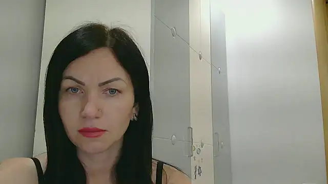 MystaLuuna online show from 4, 3, 2025