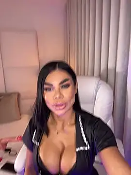 Amylewisq online show from 3, 3, 2025