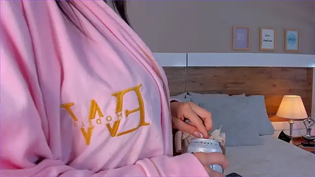 ScarlettWallace online show from 25, 10, 2025