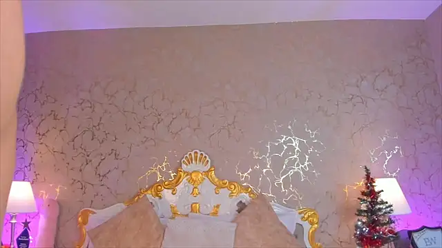 ScarlettWallace online show from 4, 12, 2025