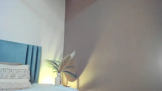 SeleneLujan online show from 27, 2, 2026