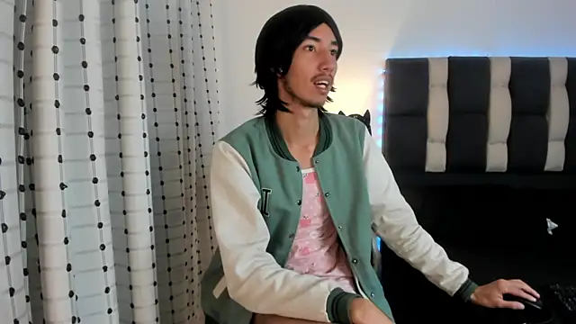 loverisu-coral online show from 5, 1, 2026