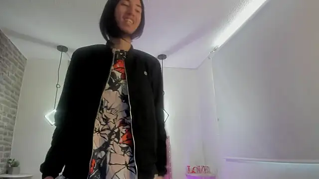 loverisu-coral online show from 6, 3, 2026