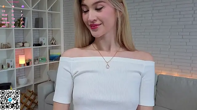 Snapshot of Tessalune_ chatting on 30, 9, 2025 Tessalune  online show from 30, 9, 2025