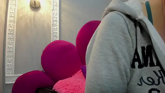 Bonniie 22 online show from 5, 12, 2025