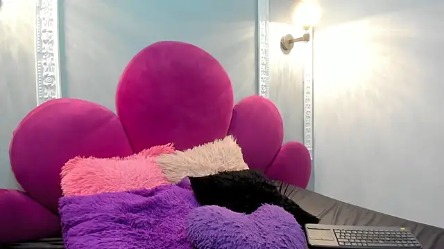 Bonniie 22 online show from 13, 2, 2026