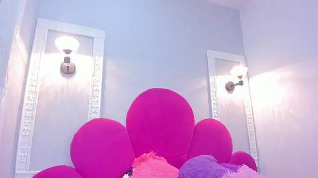 Bonniie 22 online show from 25, 10, 2025